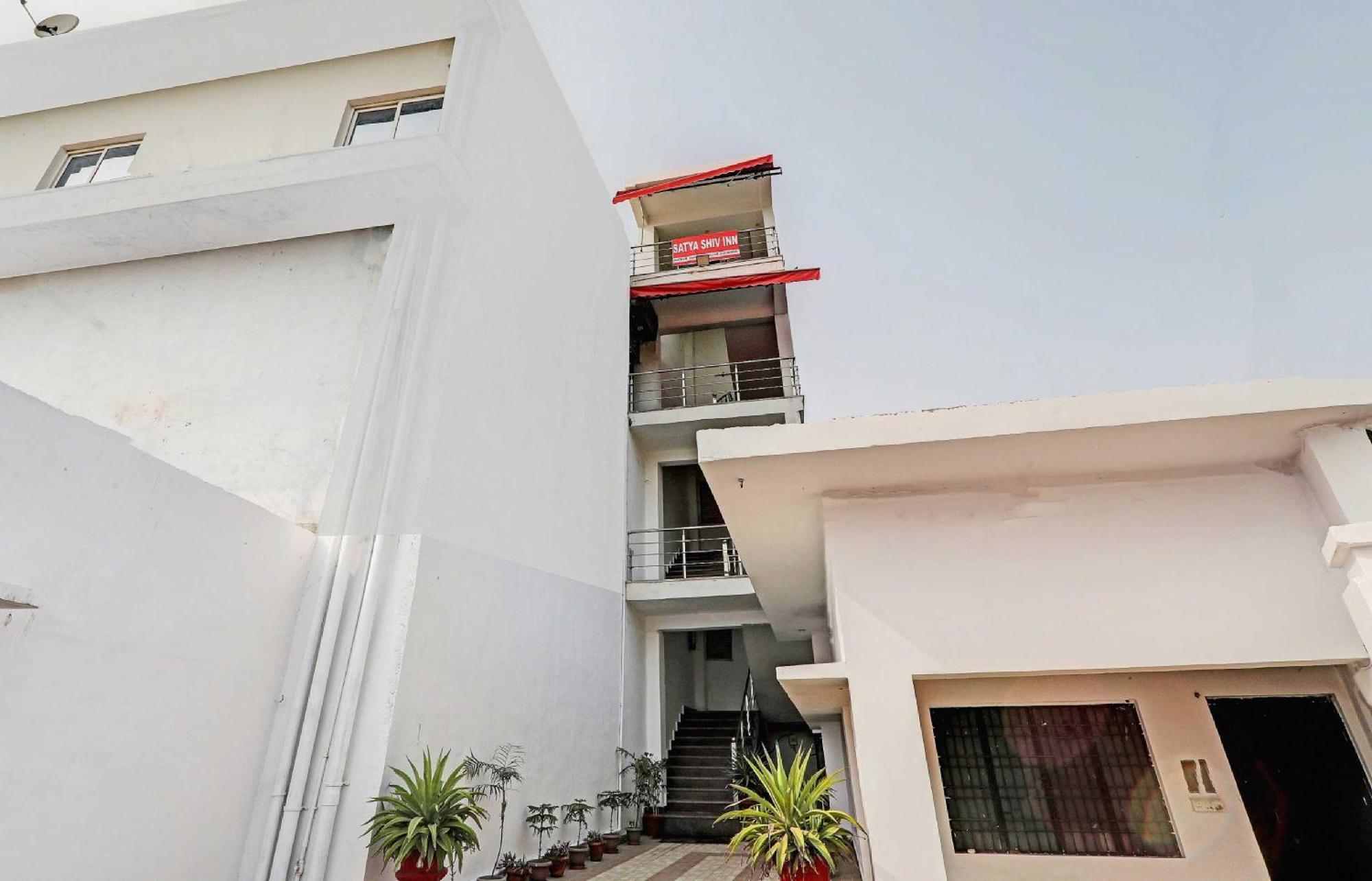Super Hotel O Satya Shiv Inn Banthra Sikandarpur Eksteriør billede