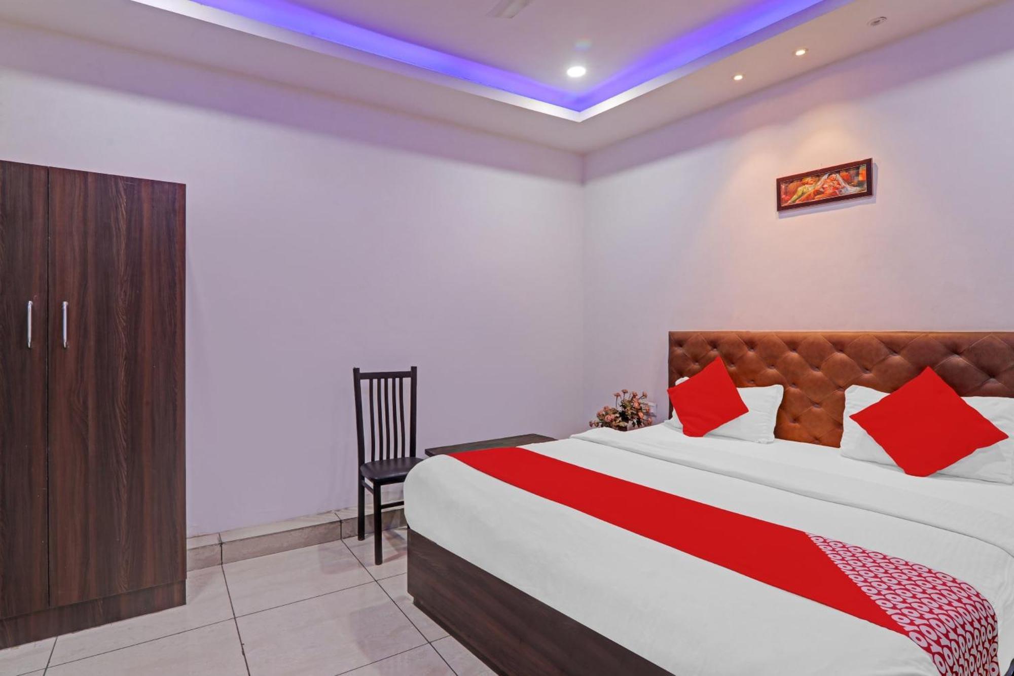 Super Hotel O Satya Shiv Inn Banthra Sikandarpur Eksteriør billede