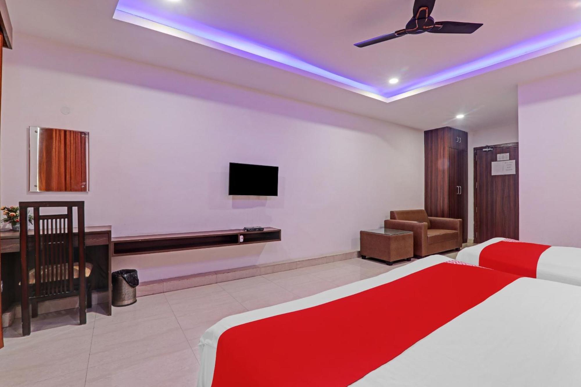 Super Hotel O Satya Shiv Inn Banthra Sikandarpur Eksteriør billede